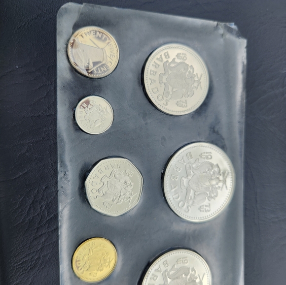 1973 FIRST NATIONAL COINAGE OF BARBADOS PROOF COIN SET - Picture 6 of 6